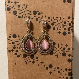 Gold earrings with a pink quartz pendant!